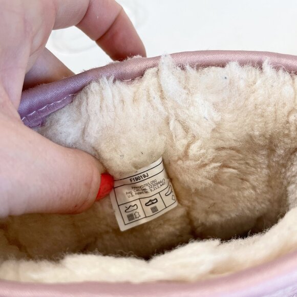 UGG Classic Short II Sequin Star Snow Boot Pink Size 4 Kids Wool Lined 1107988K - Picture 10 of 11